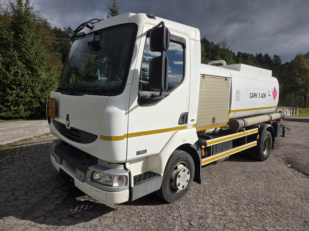 RENAULT MIDLUM 180.10 diesel tanker + dispensing + print - Tankwagen: afbeelding 1 RENAULT MIDLUM 180.10 diesel tanker + dispensing + print - Tankwagen: afbeelding 1