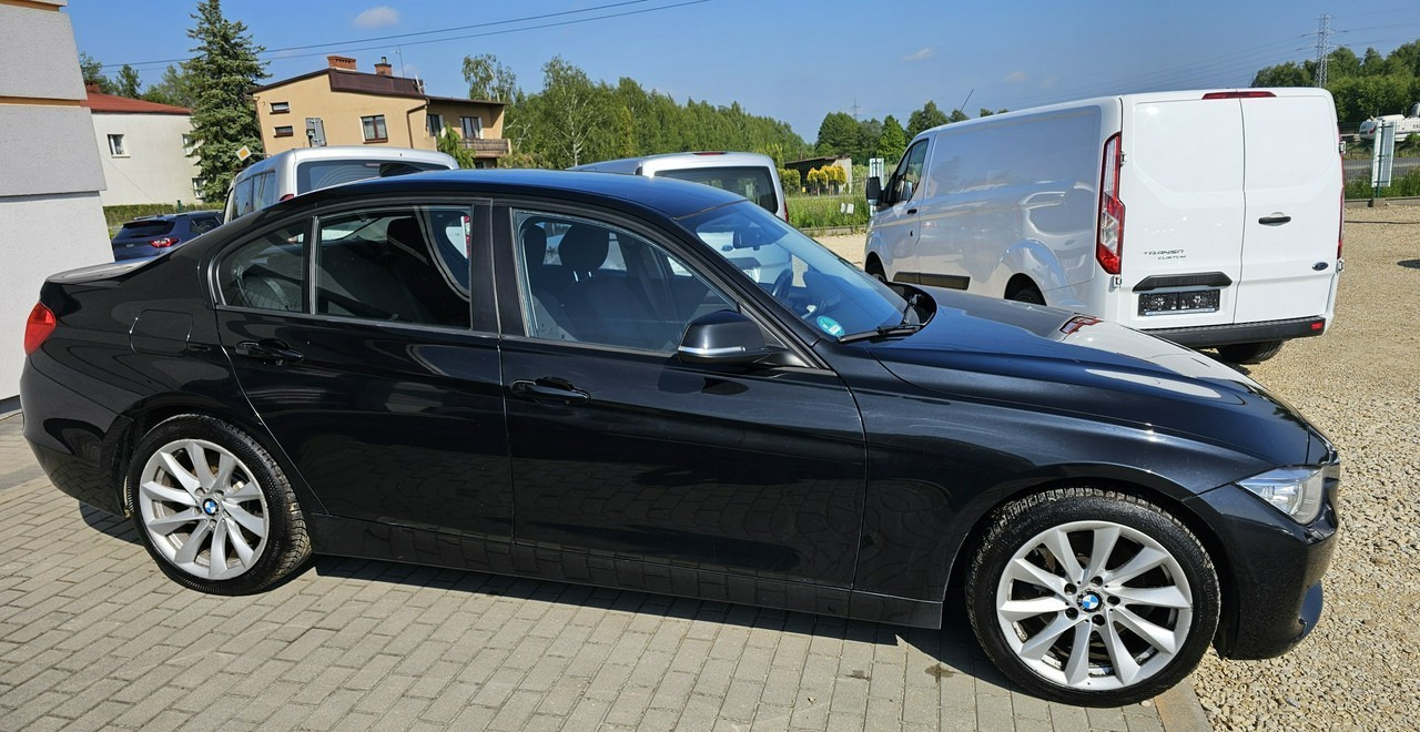 BMW SERIA 3 V (F30/F31/F34) BMW SERIA 3 BMW 330D xDrive ładny stan 4x4 sedan - Sedan: afbeelding 5 BMW SERIA 3 V (F30/F31/F34) BMW SERIA 3 BMW 330D xDrive ładny stan 4x4 sedan - Sedan: afbeelding 5