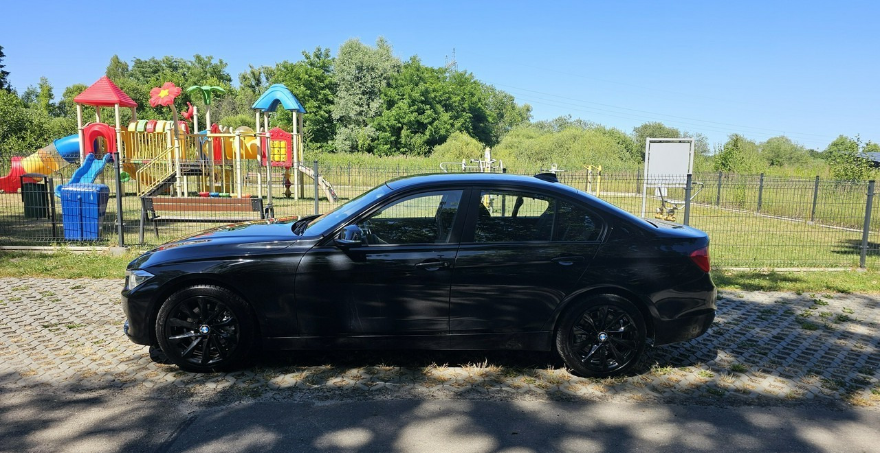 BMW SERIA 3 V (F30/F31/F34) BMW SERIA 3 BMW 330D xDrive ładny stan 4x4 sedan - Sedan: afbeelding 3 BMW SERIA 3 V (F30/F31/F34) BMW SERIA 3 BMW 330D xDrive ładny stan 4x4 sedan - Sedan: afbeelding 3