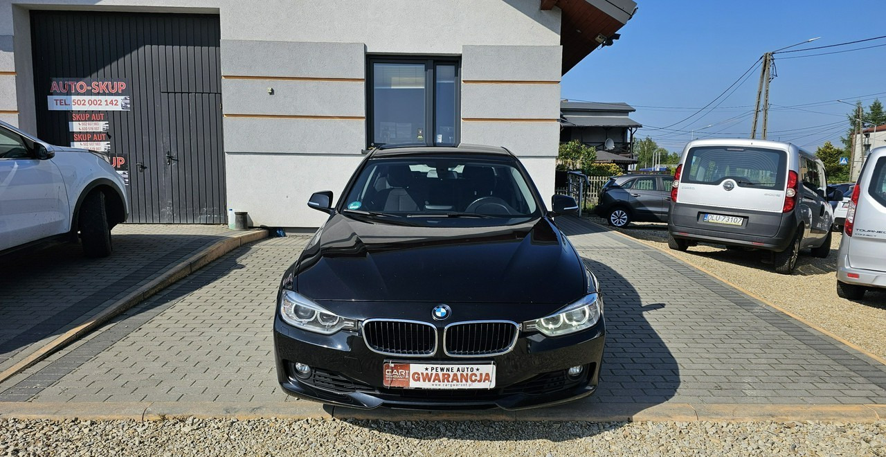 BMW SERIA 3 V (F30/F31/F34) BMW SERIA 3 BMW 330D xDrive ładny stan 4x4 sedan - Sedan: afbeelding 2 BMW SERIA 3 V (F30/F31/F34) BMW SERIA 3 BMW 330D xDrive ładny stan 4x4 sedan - Sedan: afbeelding 2