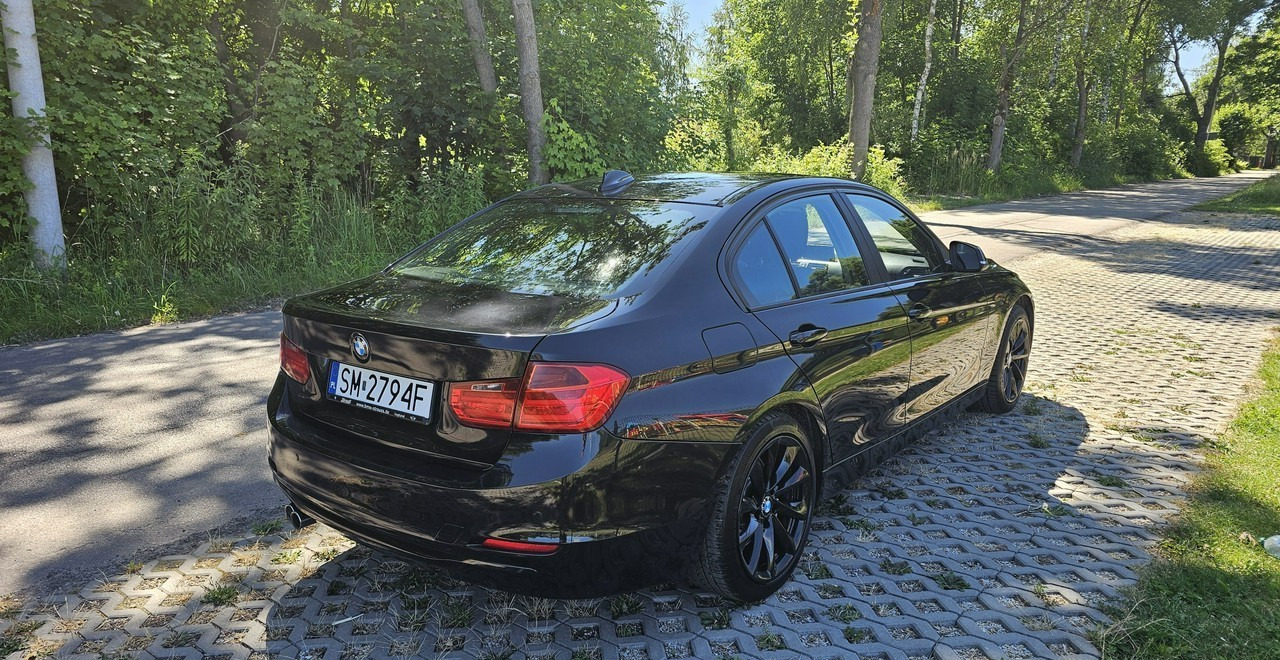BMW SERIA 3 V (F30/F31/F34) BMW SERIA 3 BMW 330D xDrive ładny stan 4x4 sedan - Sedan: afbeelding 4 BMW SERIA 3 V (F30/F31/F34) BMW SERIA 3 BMW 330D xDrive ładny stan 4x4 sedan - Sedan: afbeelding 4