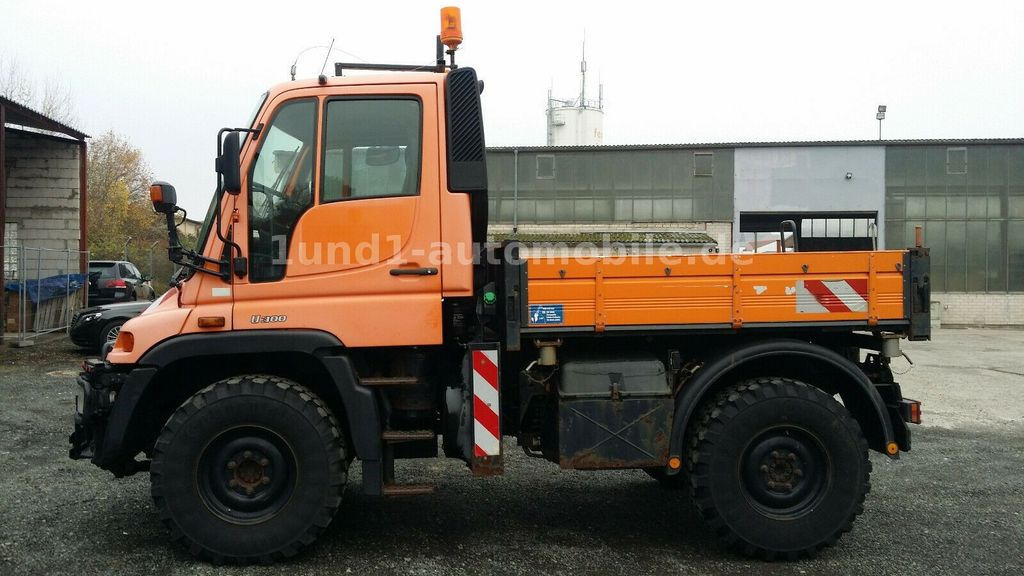 Mercedes-Benz Unimog U 300 Kipper Zugmaschine Kommunalhydraulik U 500 400 U 300 Kipper Zugmaschine Kommunalhydraulik U 500 400 - Gemeentelijke machine/ Speciaal: afbeelding 5 Mercedes-Benz Unimog U 300 Kipper Zugmaschine Kommunalhydraulik U 500 400 U 300 Kipper Zugmaschine Kommunalhydraulik U 500 400 - Gemeentelijke machine/ Speciaal: afbeelding 5