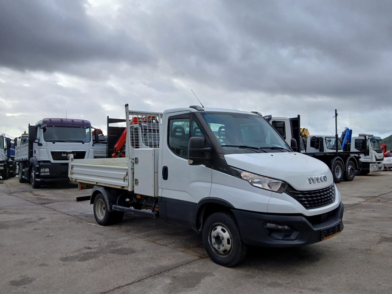 IVECO DAILY 35-120 - Kraanwagen: afbeelding 1 IVECO DAILY 35-120 - Kraanwagen: afbeelding 1