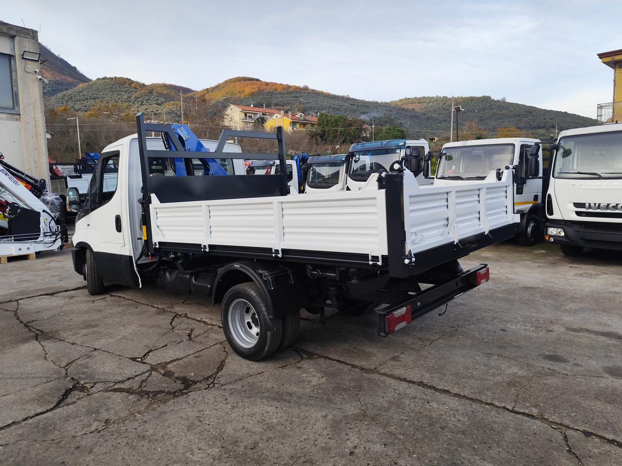 IVECO DAILY 35C15 - Kraanwagen, Kipper bestelwagen: afbeelding 3 IVECO DAILY 35C15 - Kraanwagen, Kipper bestelwagen: afbeelding 3