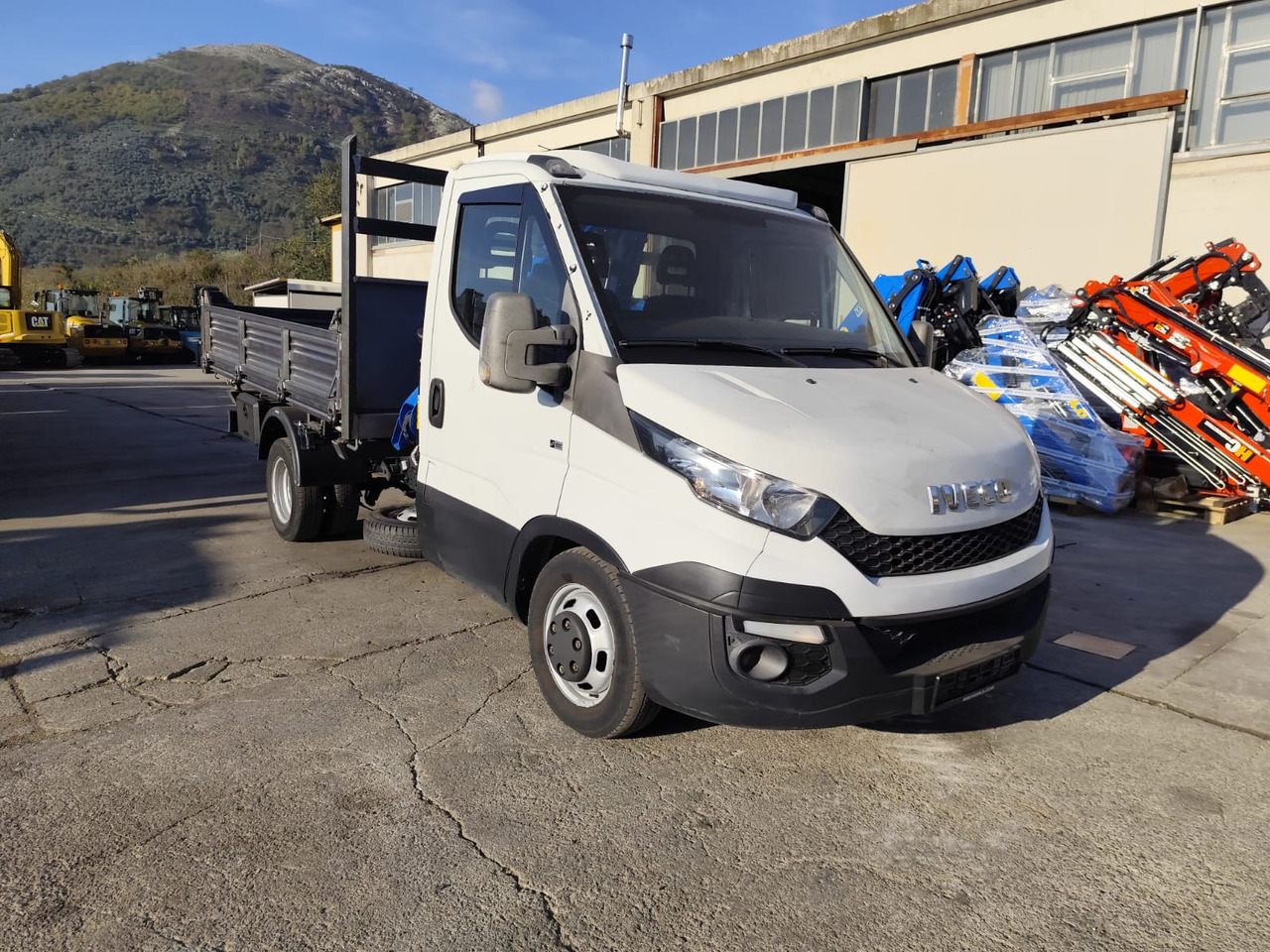 IVECO DAILY 35C15 - Kraanwagen, Kipper bestelwagen: afbeelding 1 IVECO DAILY 35C15 - Kraanwagen, Kipper bestelwagen: afbeelding 1