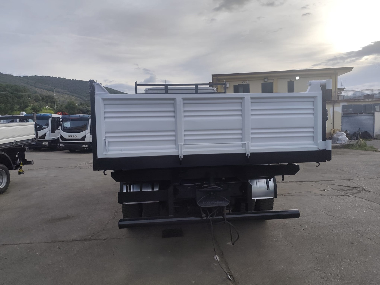 IVECO EUROCARGO 120E25 - Kipper vrachtwagen: afbeelding 5 IVECO EUROCARGO 120E25 - Kipper vrachtwagen: afbeelding 5