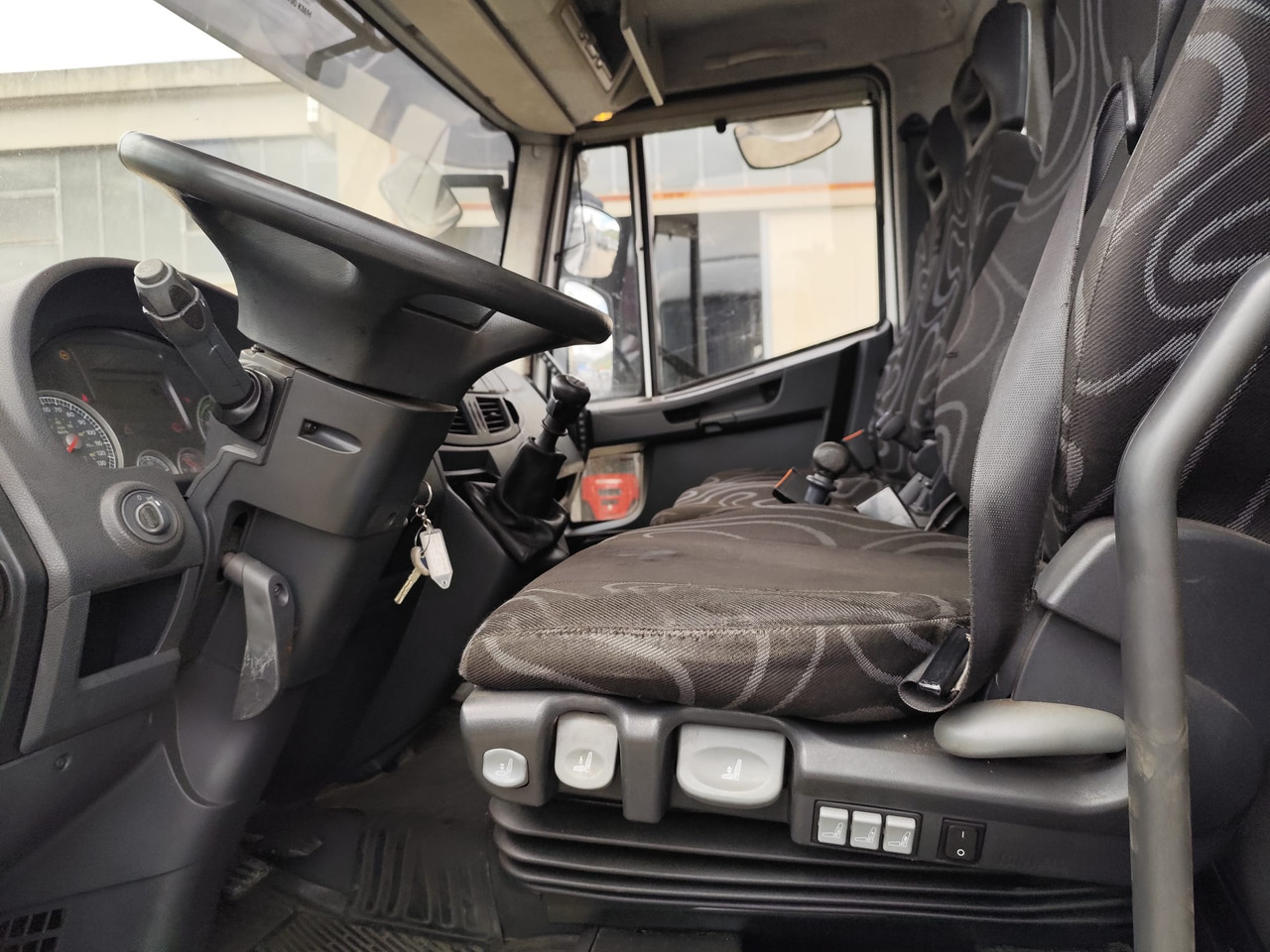 Kraanwagen IVECO EUROCARGO 120E28: afbeelding 10