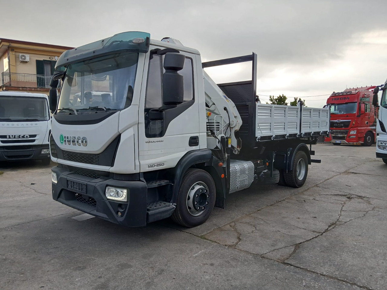 IVECO EUROCARGO 140-250 - Kraanwagen: afbeelding 1 IVECO EUROCARGO 140-250 - Kraanwagen: afbeelding 1