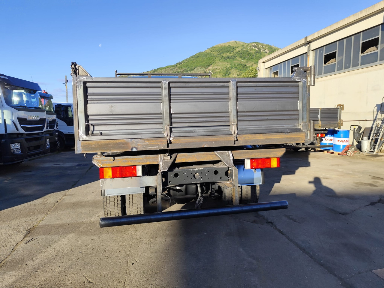 IVECO EUROCARGO 150E25 - Kipper vrachtwagen: afbeelding 3 IVECO EUROCARGO 150E25 - Kipper vrachtwagen: afbeelding 3