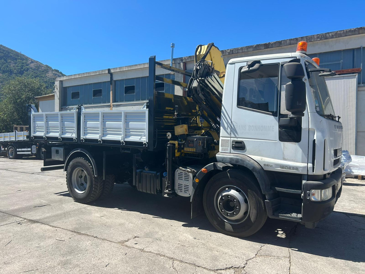 IVECO EUROCARGO 160E28 - Kraanwagen, Kipper vrachtwagen: afbeelding 2 IVECO EUROCARGO 160E28 - Kraanwagen, Kipper vrachtwagen: afbeelding 2