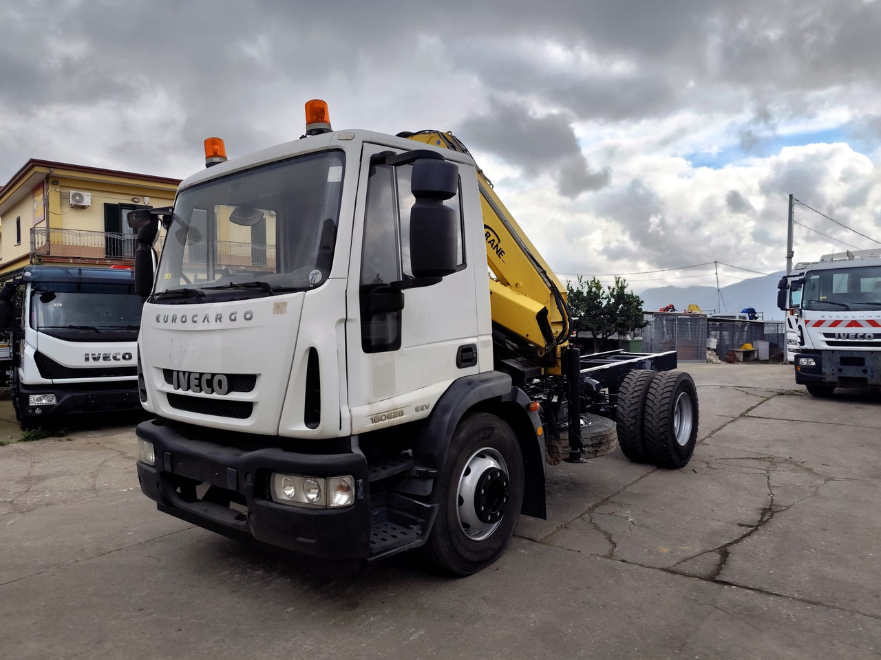 IVECO EUROCARGO 160E28 - Kraanwagen: afbeelding 1 IVECO EUROCARGO 160E28 - Kraanwagen: afbeelding 1