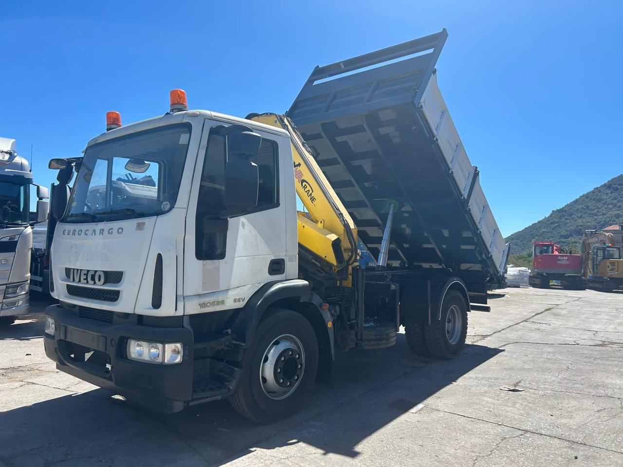 IVECO EUROCARGO 160E28 - Kraanwagen, Kipper vrachtwagen: afbeelding 1 IVECO EUROCARGO 160E28 - Kraanwagen, Kipper vrachtwagen: afbeelding 1