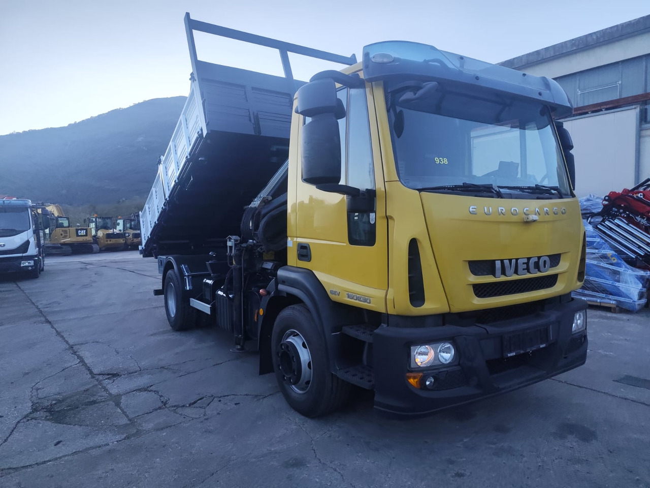 IVECO EUROCARGO 160E30 - Kraanwagen: afbeelding 1 IVECO EUROCARGO 160E30 - Kraanwagen: afbeelding 1