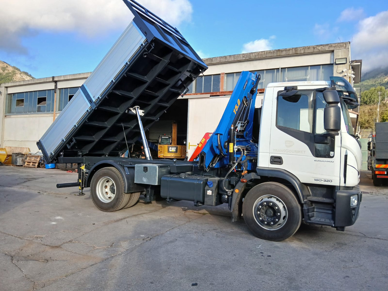 IVECO EUROCARGO 180-320 - Kraanwagen, Kipper vrachtwagen: afbeelding 1 IVECO EUROCARGO 180-320 - Kraanwagen, Kipper vrachtwagen: afbeelding 1