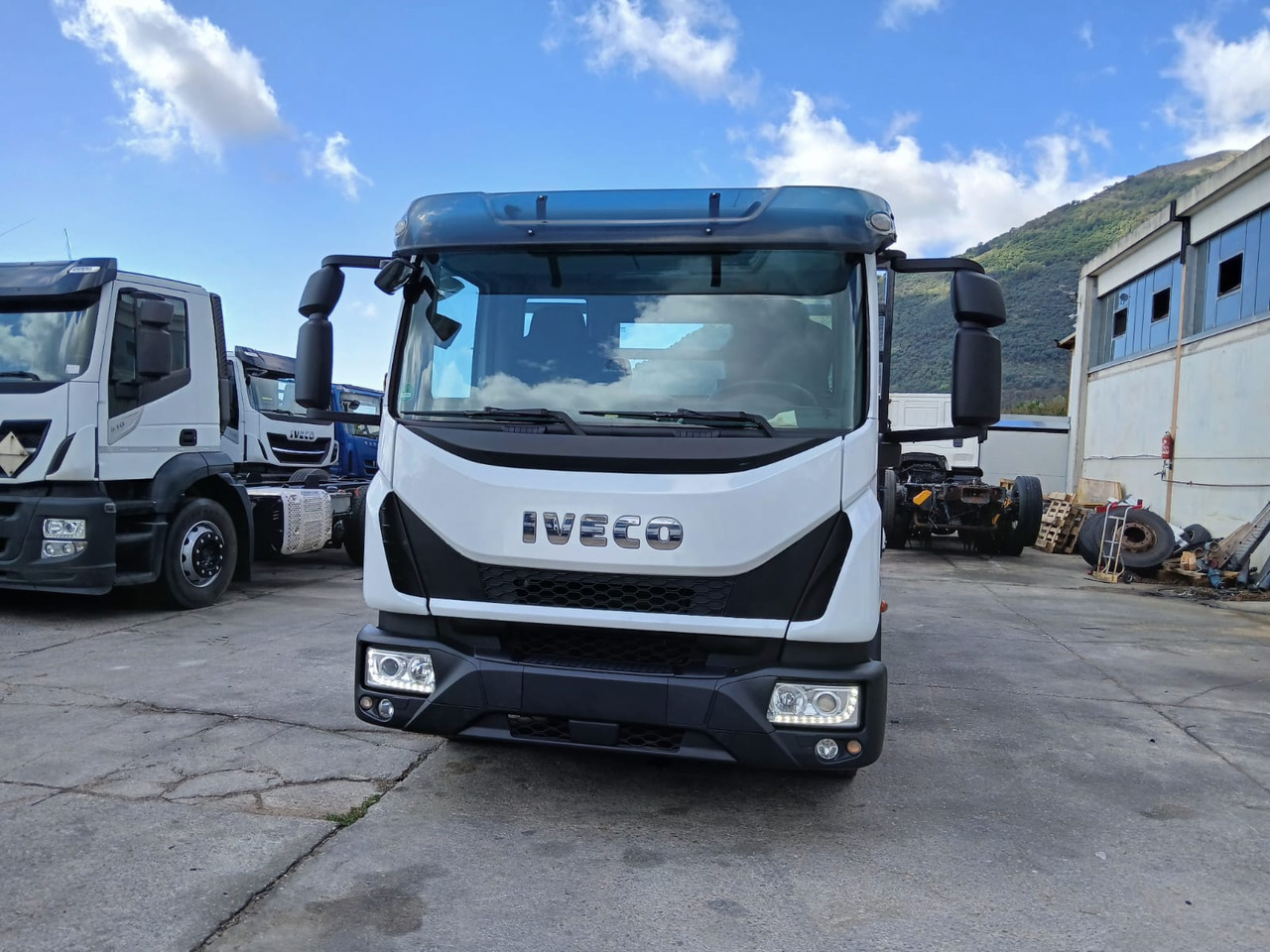 IVECO EUROCARGO 75-210 - Kipper vrachtwagen: afbeelding 5 IVECO EUROCARGO 75-210 - Kipper vrachtwagen: afbeelding 5