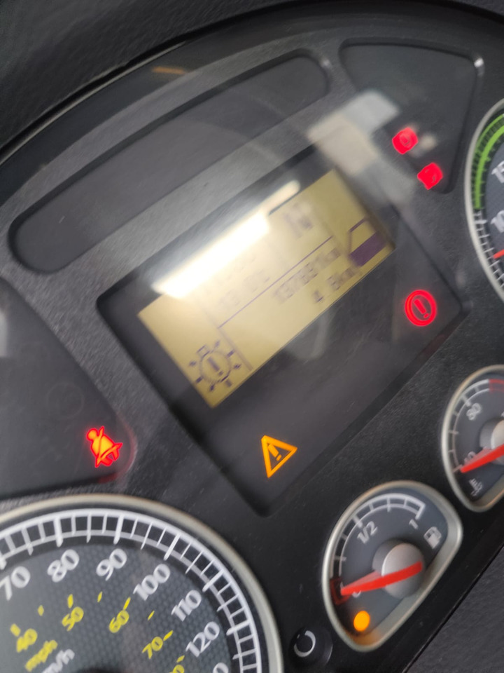 IVECO EUROCARGO 75E18 - Vrachtwagen met open laadbak: afbeelding 2 IVECO EUROCARGO 75E18 - Vrachtwagen met open laadbak: afbeelding 2