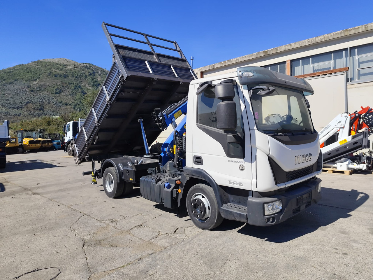 IVECO EUROCARGO 80-210 - Kraanwagen, Kipper vrachtwagen: afbeelding 4 IVECO EUROCARGO 80-210 - Kraanwagen, Kipper vrachtwagen: afbeelding 4