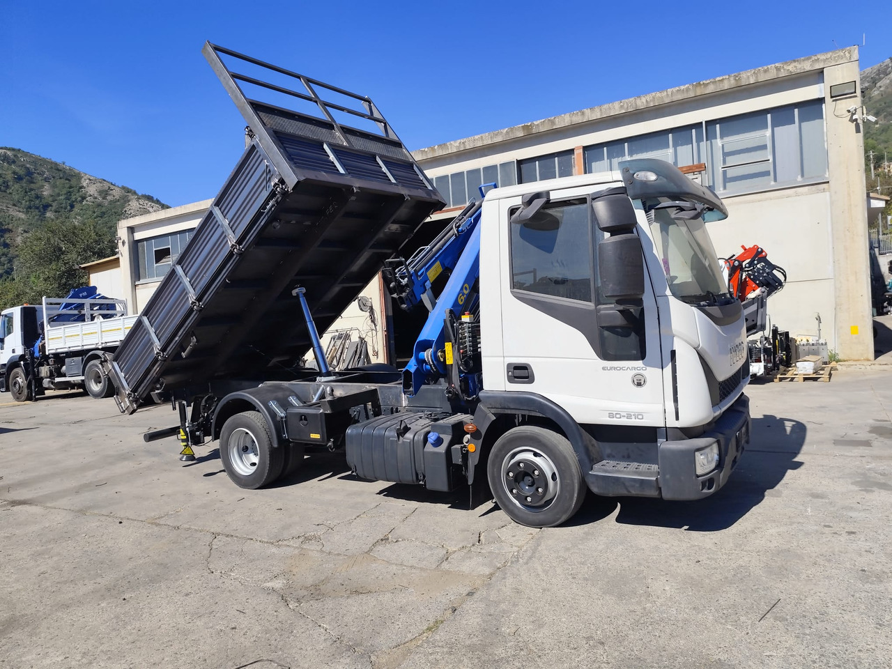 IVECO EUROCARGO 80-210 - Kraanwagen, Kipper vrachtwagen: afbeelding 3 IVECO EUROCARGO 80-210 - Kraanwagen, Kipper vrachtwagen: afbeelding 3