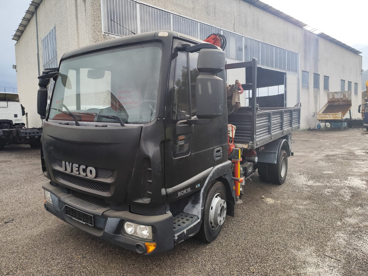 IVECO EUROCARGO 80E18 - Kraanwagen, Kipper vrachtwagen: afbeelding 1 IVECO EUROCARGO 80E18 - Kraanwagen, Kipper vrachtwagen: afbeelding 1