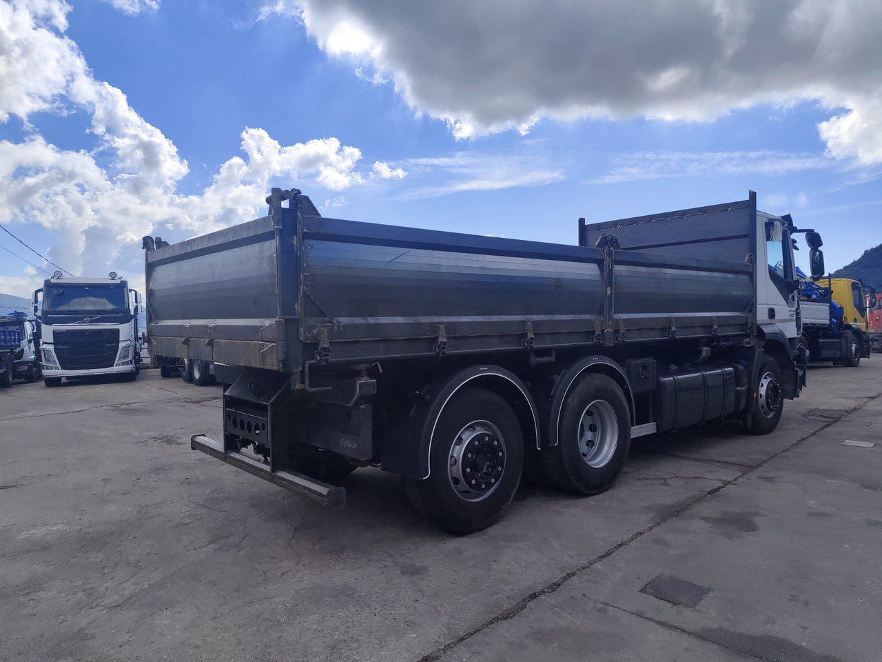 IVECO STRALIS AD 260S31 - Kipper vrachtwagen: afbeelding 3 IVECO STRALIS AD 260S31 - Kipper vrachtwagen: afbeelding 3
