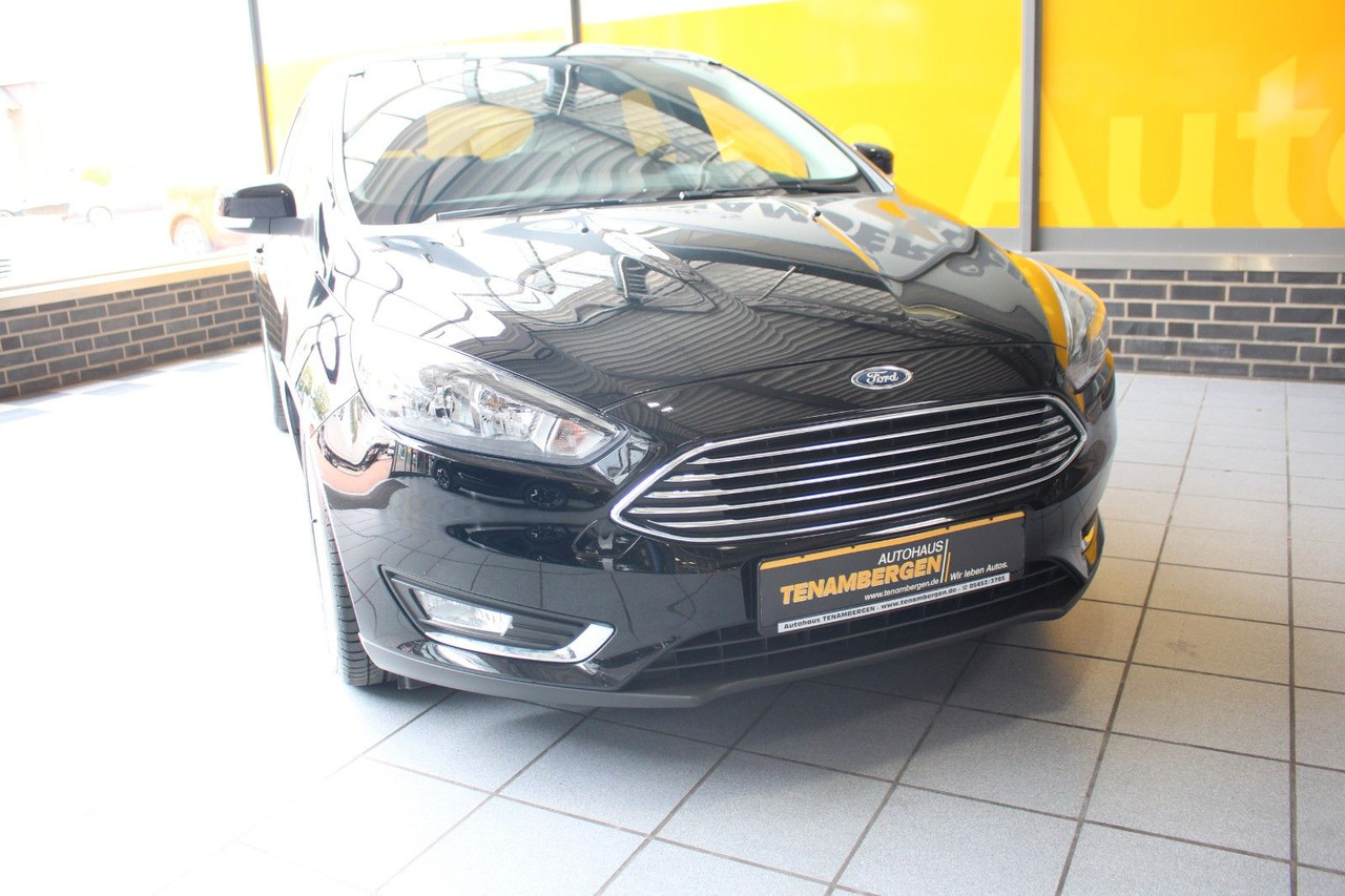 Ford Focus Titanium Automatik Navi Kamera Schiebedach - Personenwagen: afbeelding 2 Ford Focus Titanium Automatik Navi Kamera Schiebedach - Personenwagen: afbeelding 2