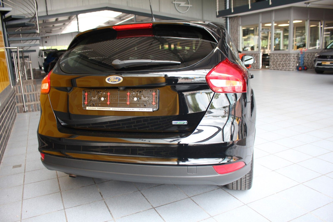 Ford Focus Titanium Automatik Navi Kamera Schiebedach - Personenwagen: afbeelding 4 Ford Focus Titanium Automatik Navi Kamera Schiebedach - Personenwagen: afbeelding 4