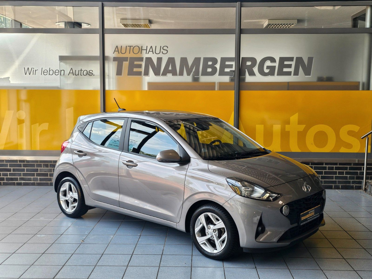 Hyundai i10 Trend AUTOMATIK SHZ PDC LenkrHzg DAB Spurhal - Personenwagen: afbeelding 1 Hyundai i10 Trend AUTOMATIK SHZ PDC LenkrHzg DAB Spurhal - Personenwagen: afbeelding 1