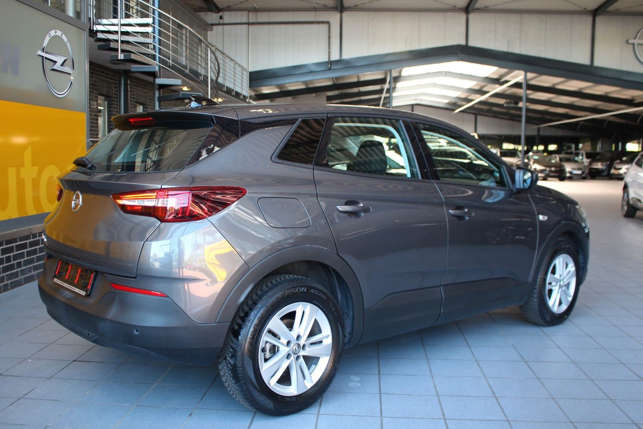 Opel Grandland Edition 1.2 Automatik Navi PDC v+h LED - SUV: afbeelding 5 Opel Grandland Edition 1.2 Automatik Navi PDC v+h LED - SUV: afbeelding 5
