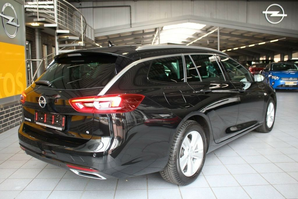 Opel Insignia B Sports Tourer 4x4 INNOVATION - Personenwagen: afbeelding 3 Opel Insignia B Sports Tourer 4x4 INNOVATION - Personenwagen: afbeelding 3