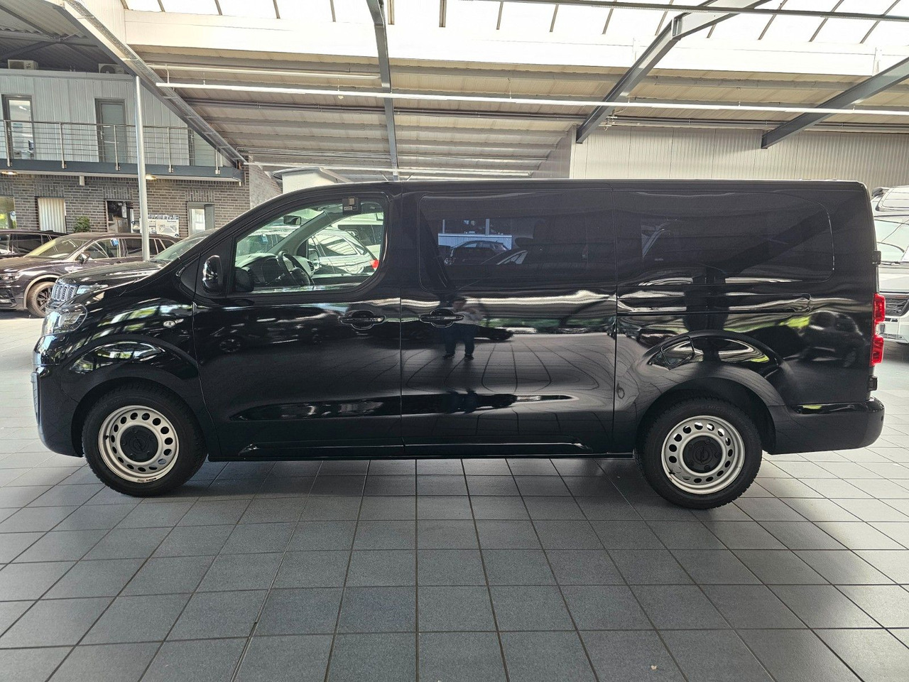 Opel Vivaro Kasten FlexSpace L DoKa Navi CarPlay DAB - Kleine bestelwagen, Bestelwagen met dubbele cabine: afbeelding 2 Opel Vivaro Kasten FlexSpace L DoKa Navi CarPlay DAB - Kleine bestelwagen, Bestelwagen met dubbele cabine: afbeelding 2