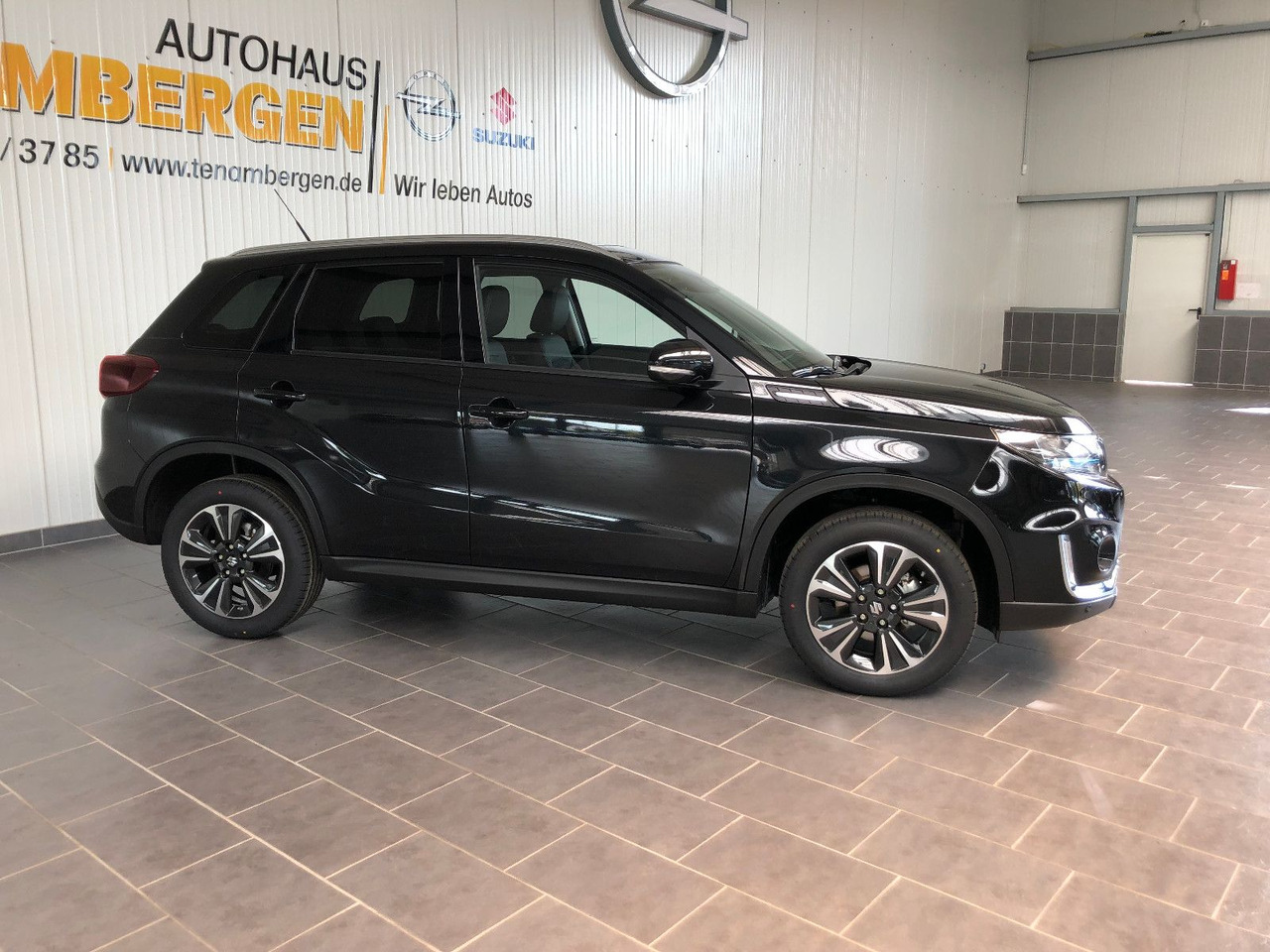 Suzuki Vitara 1.5 Hybrid Comfort+Automatik/ Panor.-Dach - SUV: afbeelding 2 Suzuki Vitara 1.5 Hybrid Comfort+Automatik/ Panor.-Dach - SUV: afbeelding 2