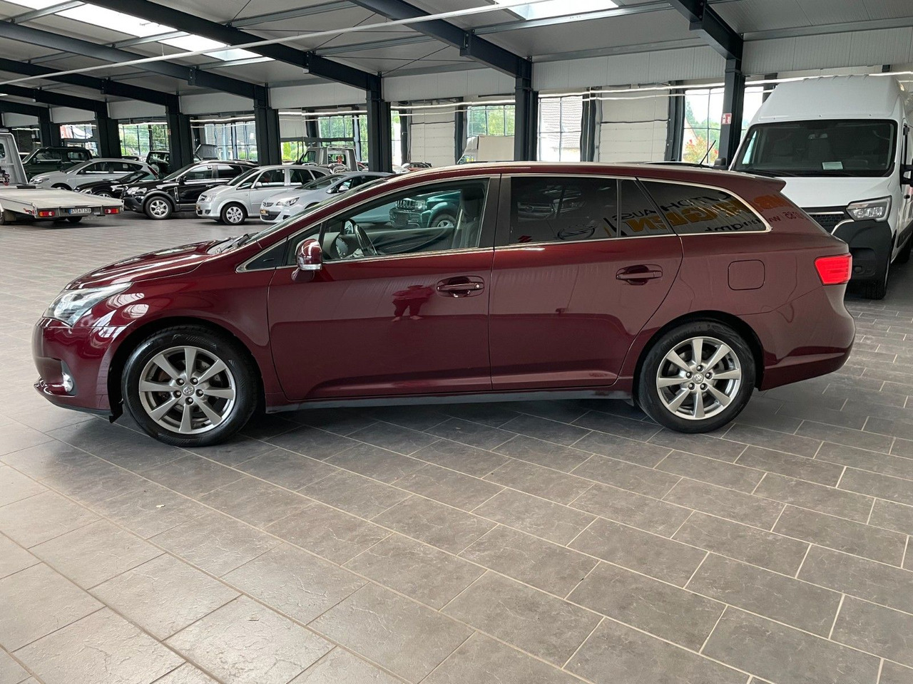 Toyota Avensis Kombi Executive AHK/ 8-Fach Bereift - Stationwagen: afbeelding 5 Toyota Avensis Kombi Executive AHK/ 8-Fach Bereift - Stationwagen: afbeelding 5