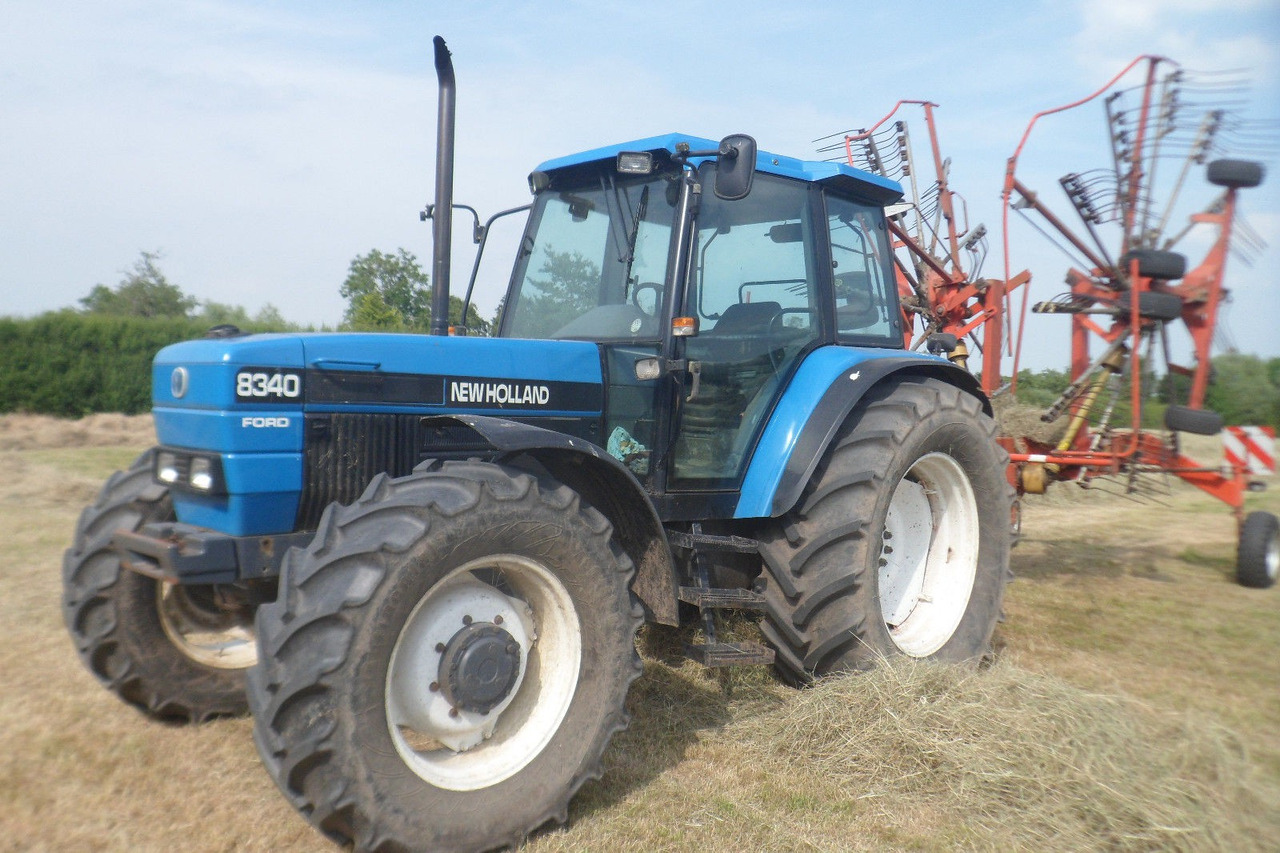 NEW HOLLAND 8340 - Tractor: afbeelding 2 NEW HOLLAND 8340 - Tractor: afbeelding 2