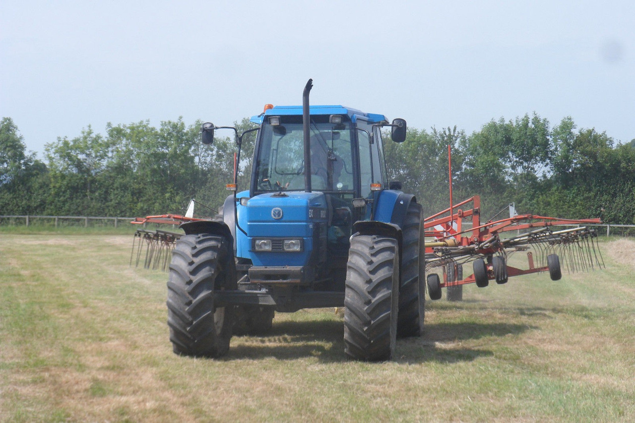 NEW HOLLAND 8340 - Tractor: afbeelding 5 NEW HOLLAND 8340 - Tractor: afbeelding 5