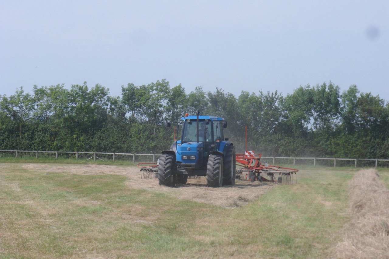 NEW HOLLAND 8340 - Tractor: afbeelding 3 NEW HOLLAND 8340 - Tractor: afbeelding 3