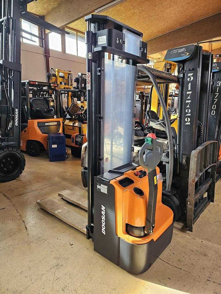 Doosan BSL12N - Stapelaar: afbeelding 5 Doosan BSL12N - Stapelaar: afbeelding 5