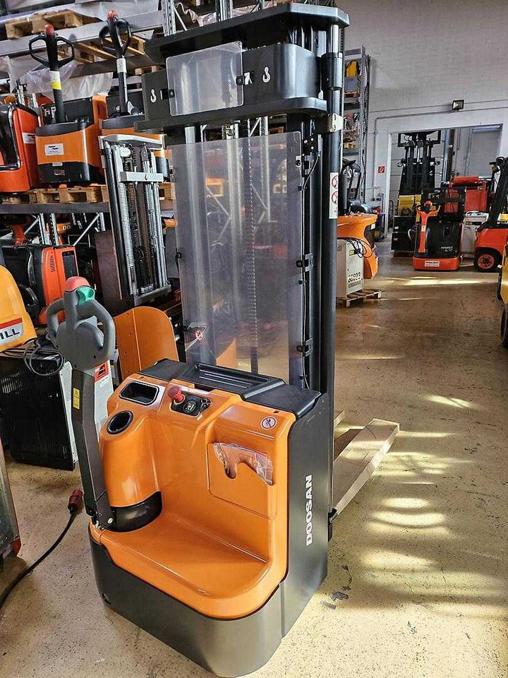 Doosan BSL16N - Stapelaar: afbeelding 3 Doosan BSL16N - Stapelaar: afbeelding 3