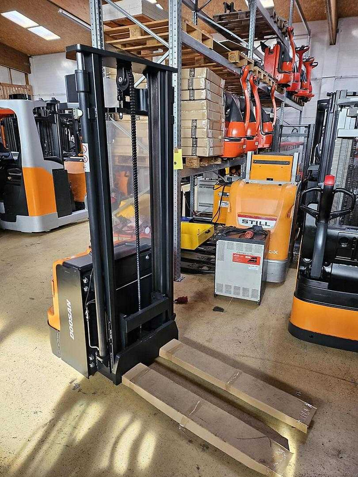 Doosan BSL16N - Stapelaar: afbeelding 5 Doosan BSL16N - Stapelaar: afbeelding 5