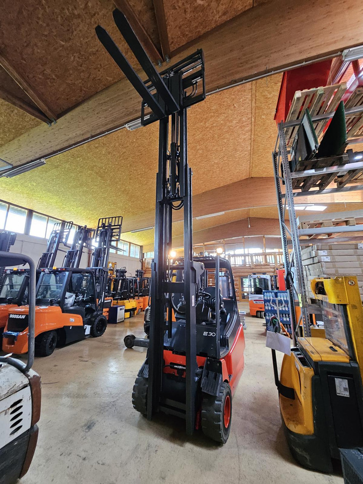 LINDE E30 - Elektrische heftruck: afbeelding 5 LINDE E30 - Elektrische heftruck: afbeelding 5