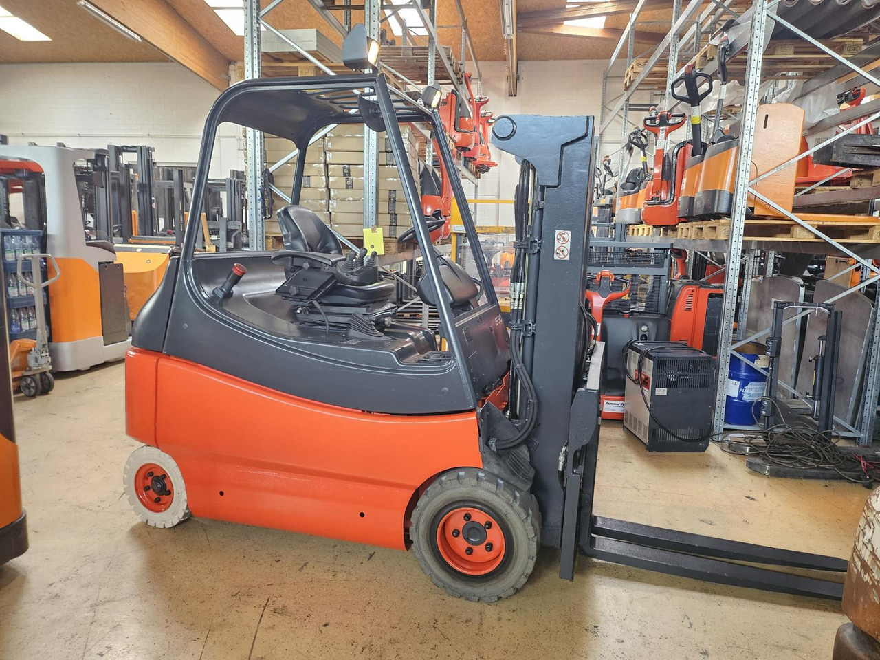 LINDE E30 - Elektrische heftruck: afbeelding 3 LINDE E30 - Elektrische heftruck: afbeelding 3