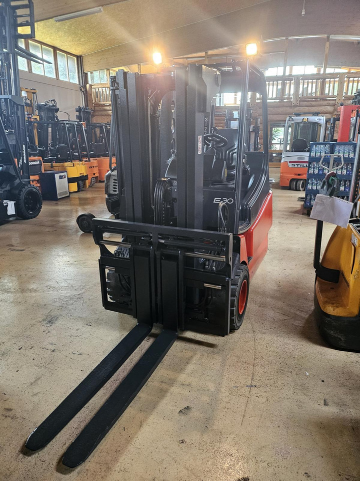 LINDE E30 - Elektrische heftruck: afbeelding 2 LINDE E30 - Elektrische heftruck: afbeelding 2