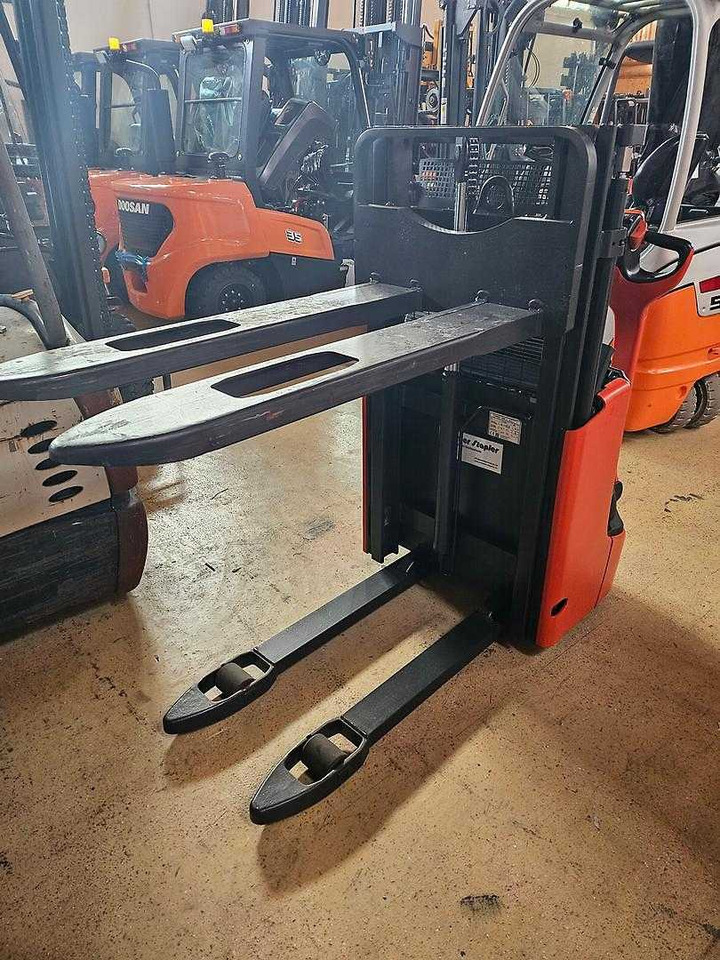 Linde L12 - Stapelaar: afbeelding 2 Linde L12 - Stapelaar: afbeelding 2