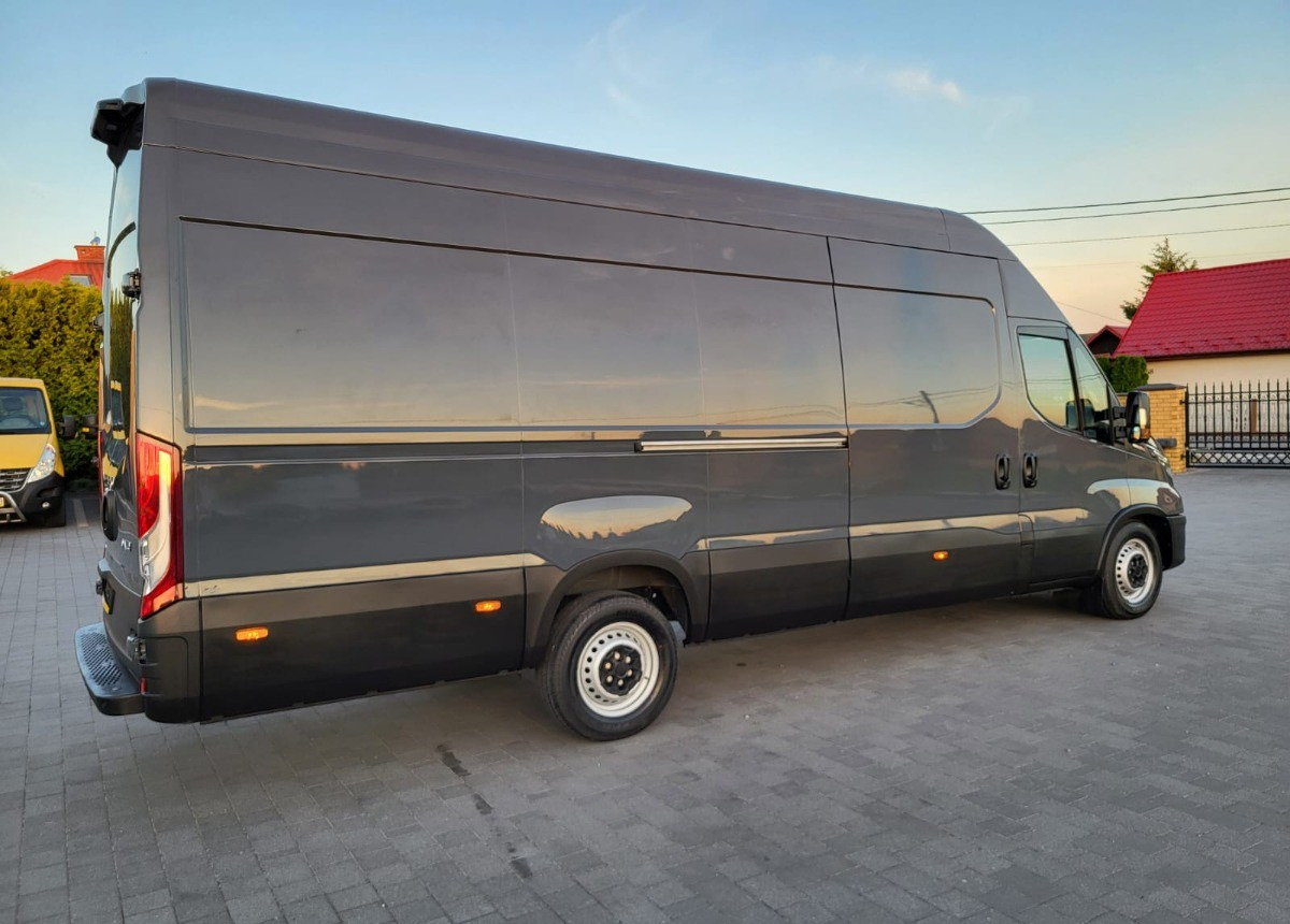 Iveco 35S18 3.0 Hi-Matic Iveco Max L5H3 Salon Polska Hi - Matic - Gesloten bestelwagen: afbeelding 4 Iveco 35S18 3.0 Hi-Matic Iveco Max L5H3 Salon Polska Hi - Matic - Gesloten bestelwagen: afbeelding 4