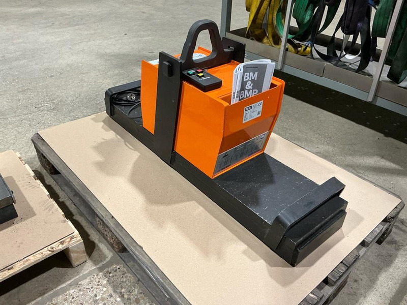 Walmag BM 3600 - Metaalbewerkingsmachine: afbeelding 3 Walmag BM 3600 - Metaalbewerkingsmachine: afbeelding 3