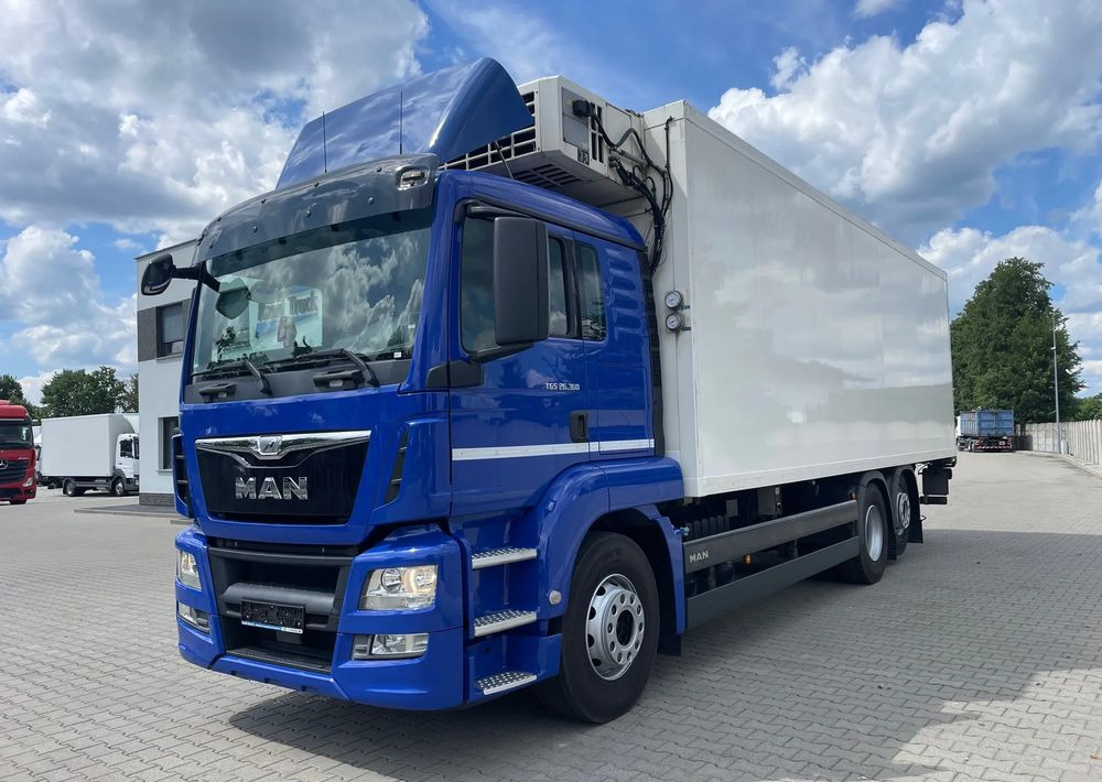 MAN TGS 26.360 CHŁODNIA 8,10m ( 20 europalet ) - Koelwagen vrachtwagen: afbeelding 2 MAN TGS 26.360 CHŁODNIA 8,10m ( 20 europalet ) - Koelwagen vrachtwagen: afbeelding 2