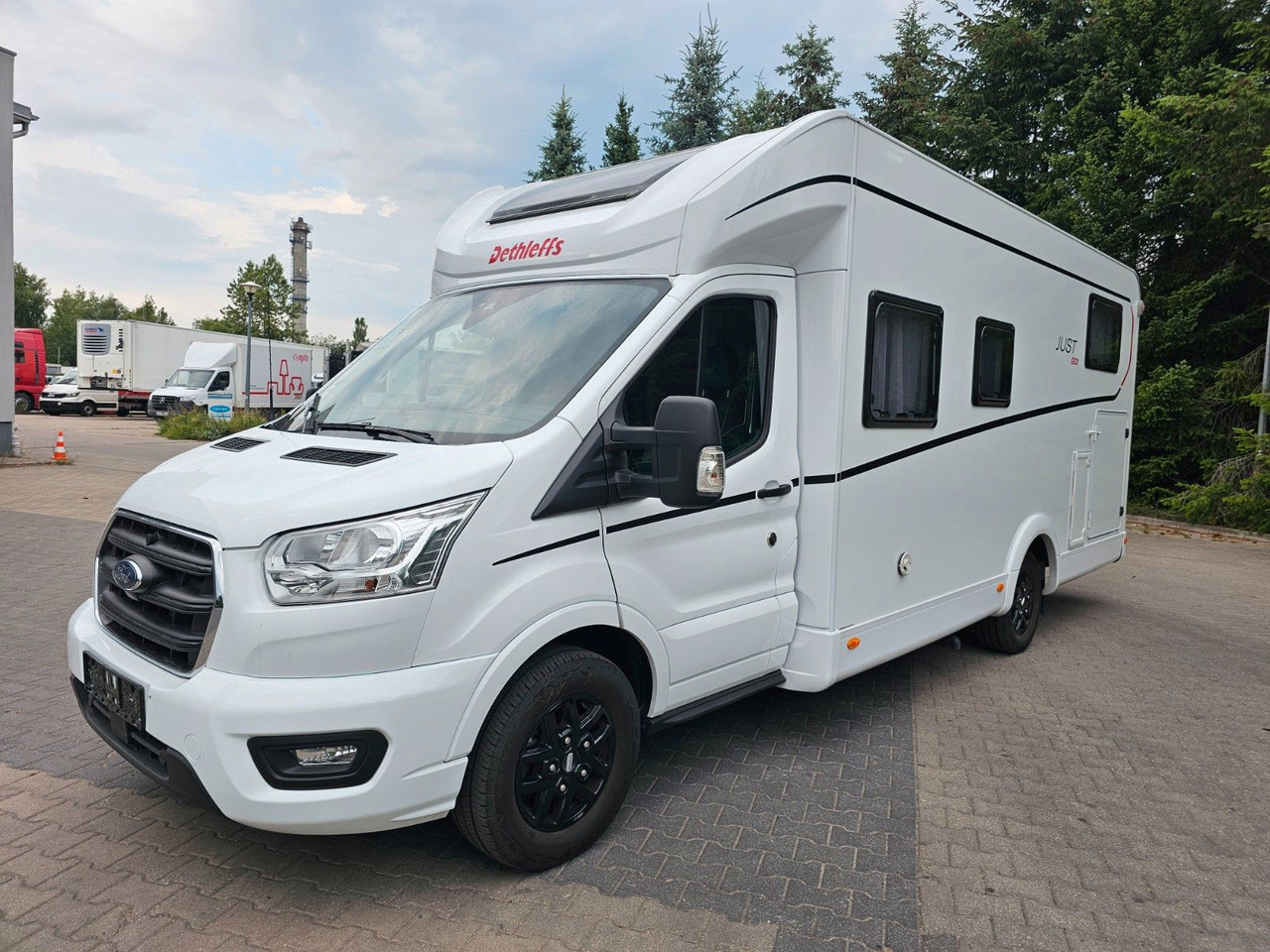 Dethleffs JUST GO T7055 EB Winter 4xBett Elektr.Hubbet - Half integraal camper: afbeelding 2 Dethleffs JUST GO T7055 EB Winter 4xBett Elektr.Hubbet - Half integraal camper: afbeelding 2