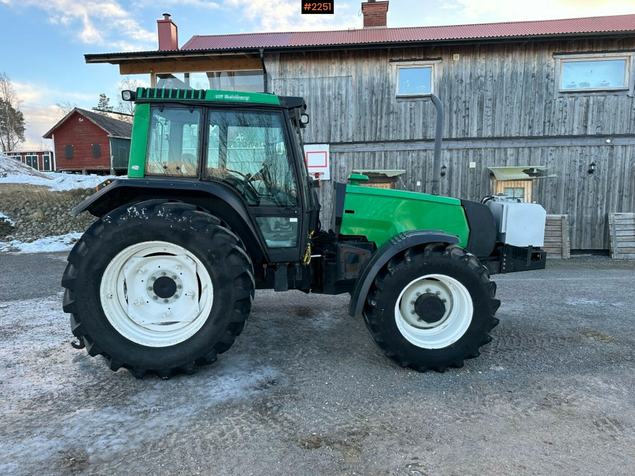 Valtra X110 waiststeering tractor with twintrac - Tractor: afbeelding 1 Valtra X110 waiststeering tractor with twintrac - Tractor: afbeelding 1