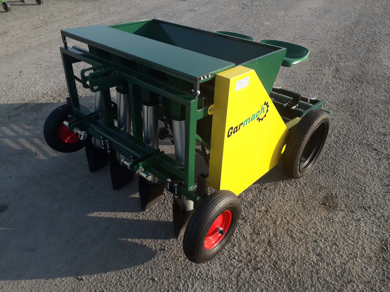 GARMACH Planteuse Ail-Oignon-Echalote AGP 4 R - Aardappelpootmachine: afbeelding 2 GARMACH Planteuse Ail-Oignon-Echalote AGP 4 R - Aardappelpootmachine: afbeelding 2