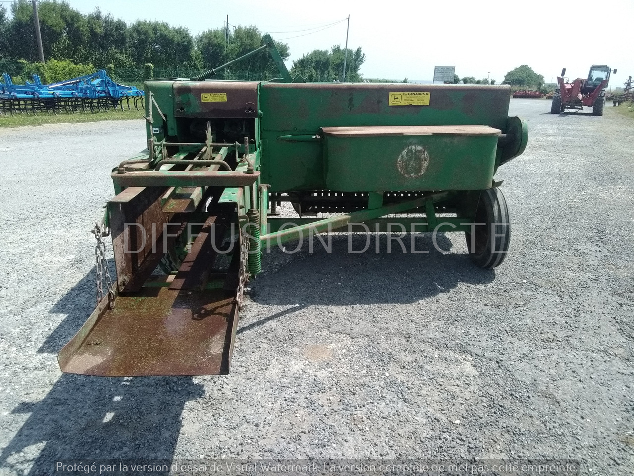 JOHN DEERE PRESSE MOYENNE DENSITE 332 - Vierkante balenpers: afbeelding 3 JOHN DEERE PRESSE MOYENNE DENSITE 332 - Vierkante balenpers: afbeelding 3