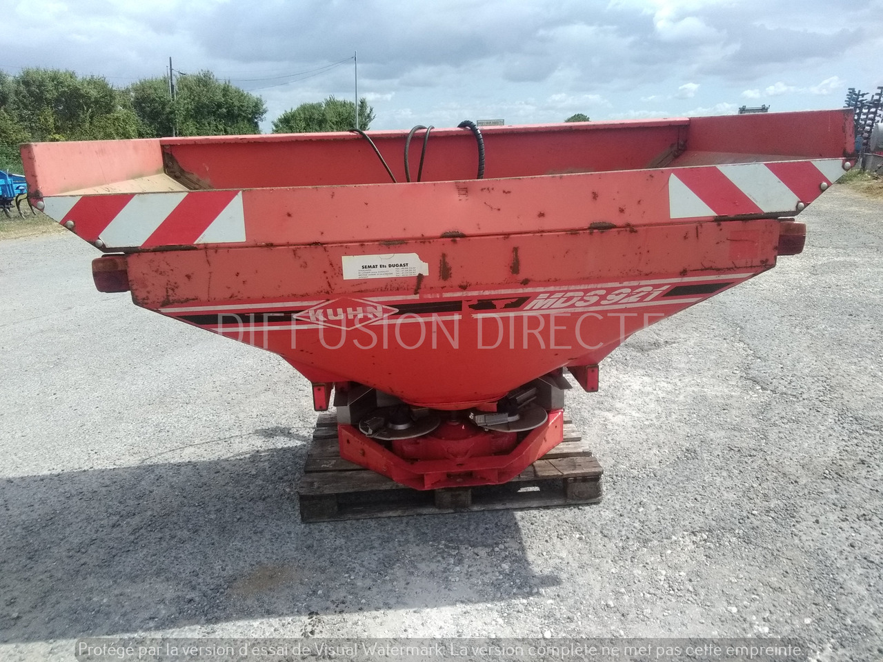 KUHN DISTRIBUTEUR D'ENGRAIS MDS 921 - Kunstmeststrooier: afbeelding 2 KUHN DISTRIBUTEUR D'ENGRAIS MDS 921 - Kunstmeststrooier: afbeelding 2